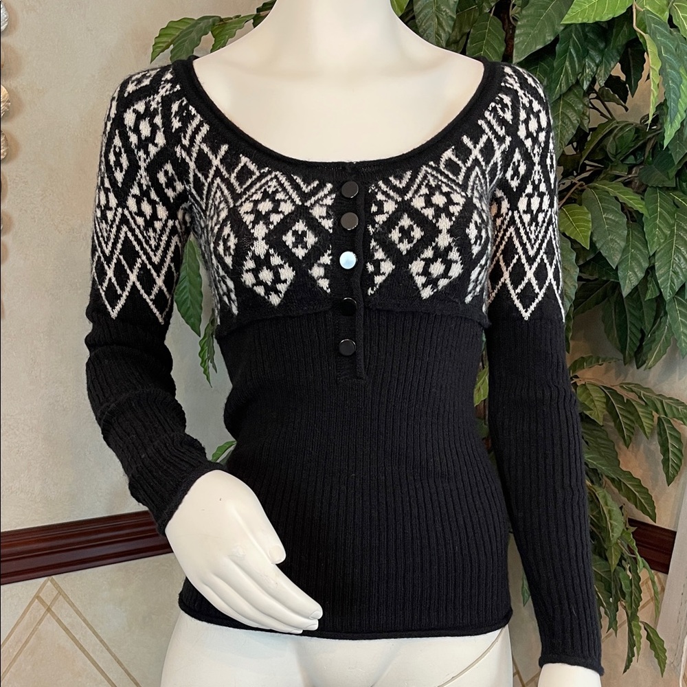 INC BLACK & WHITE GEOMETRIC BUTTON FRONT SWEATER